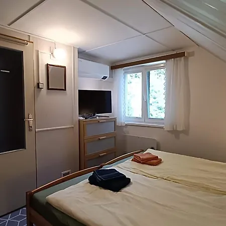 Semesterbostad Marecek - V Lesni Osade U Reky Luznice