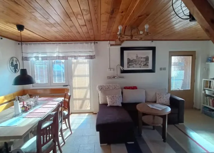 Tatil Evi Marecek - V Lesni Osade U Reky Luznice *